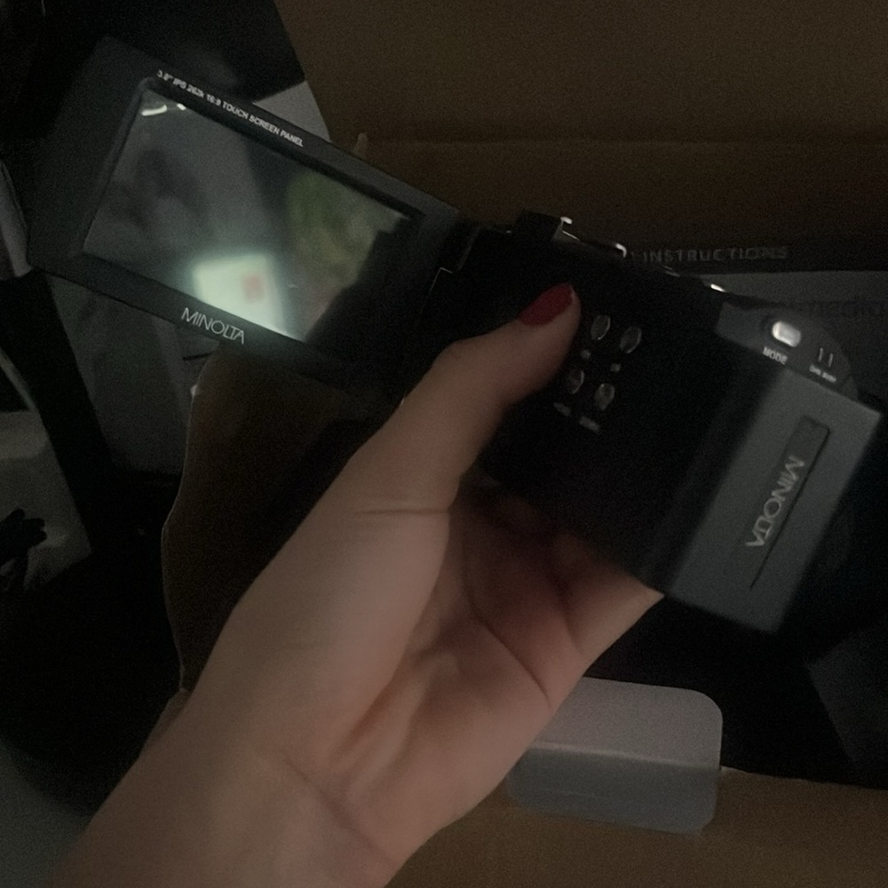 4k camera bought in camera store. Vintage/2000s/90s looking digital. - Picture 3 of 5